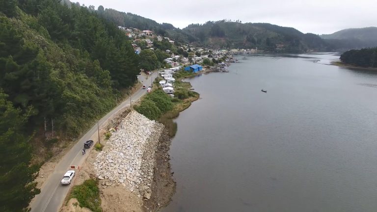 MOP trabaja en el mejoramiento de acceso a Caleta Queule, en la comuna de Toltén