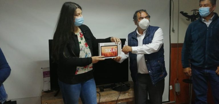Municipio de Carahue reconoce a Elizabeth Andrea Fonseca Monsalve por su puntaje nacional en Prueba de Transición