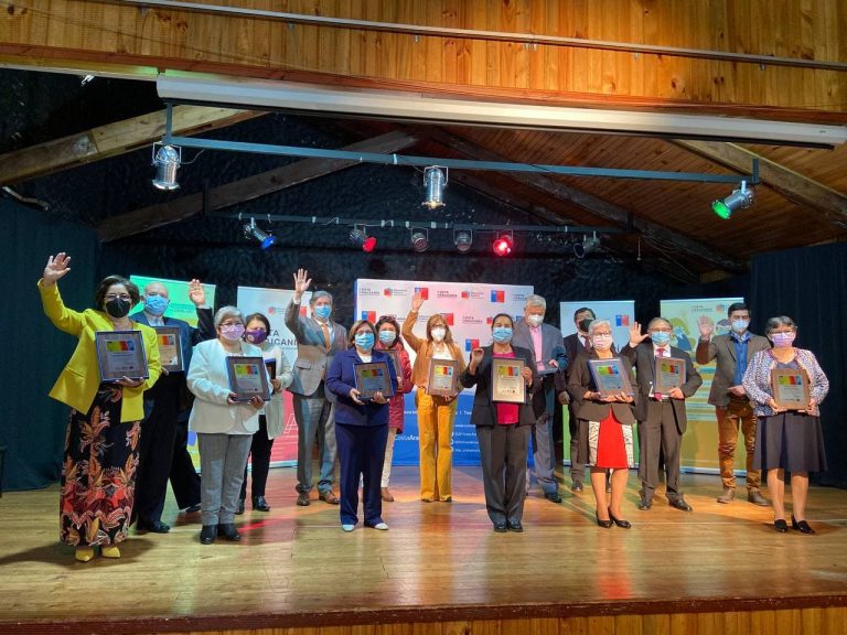 SLEP Costa Araucanía reconoce a 22 docentes que se acogen a jubilación en la Educación Pública SLEP Costa Araucanía reconoce a 22 docentes que se acogen a jubilación en la Educación Pública