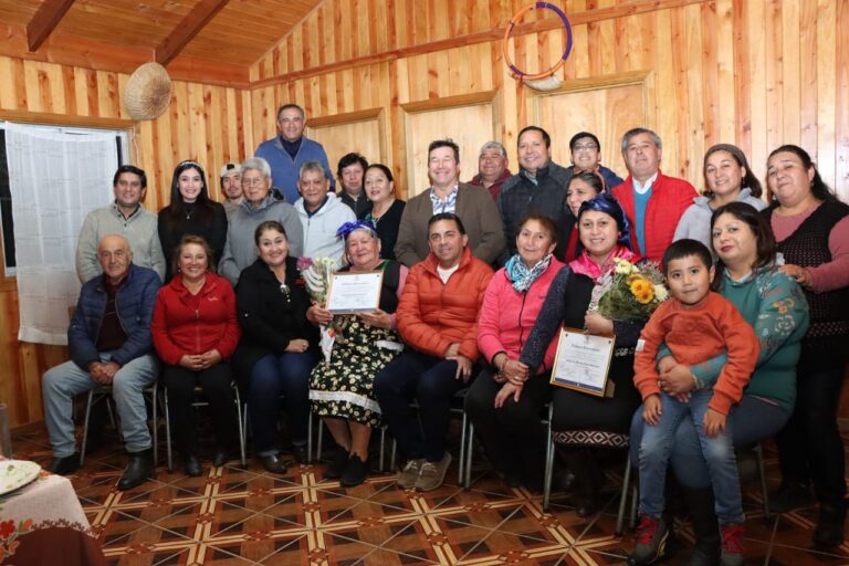 Emprendedoras mapuche de Hualacura fueron reconocidas por su comunidad