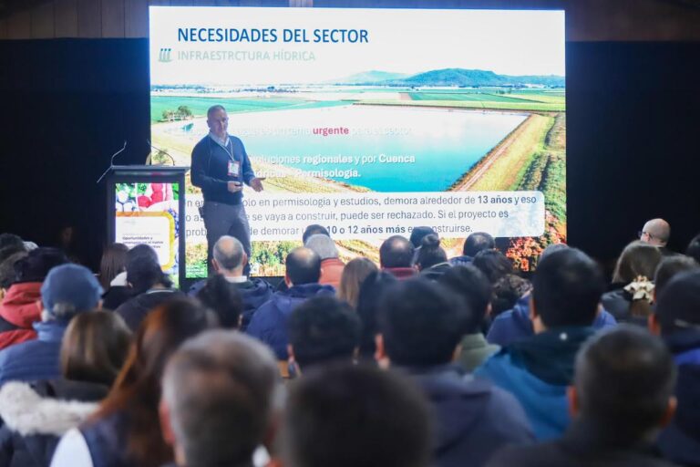 Expertos nacionales e internacionales se reunieron en La Araucanía en el Seminario de Berries 2025